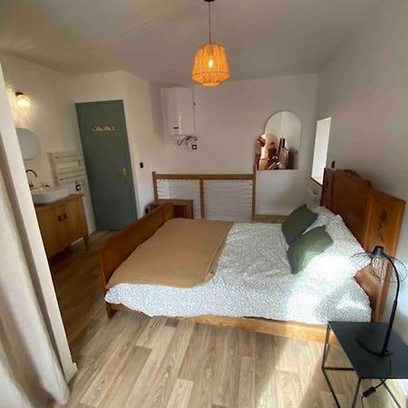 Petite Maison De Village Ebreuil Esterno foto