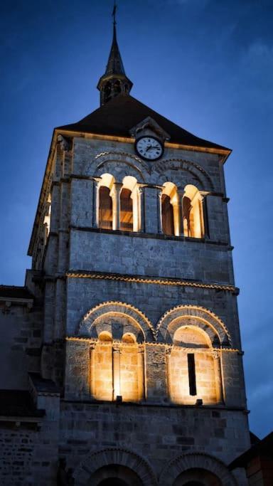 Petite Maison De Village Ebreuil Esterno foto